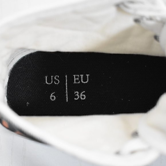 Unbranded High top shoes with Nurse print Size 6 Great Condition has a few flaws - Picture 8 of 8